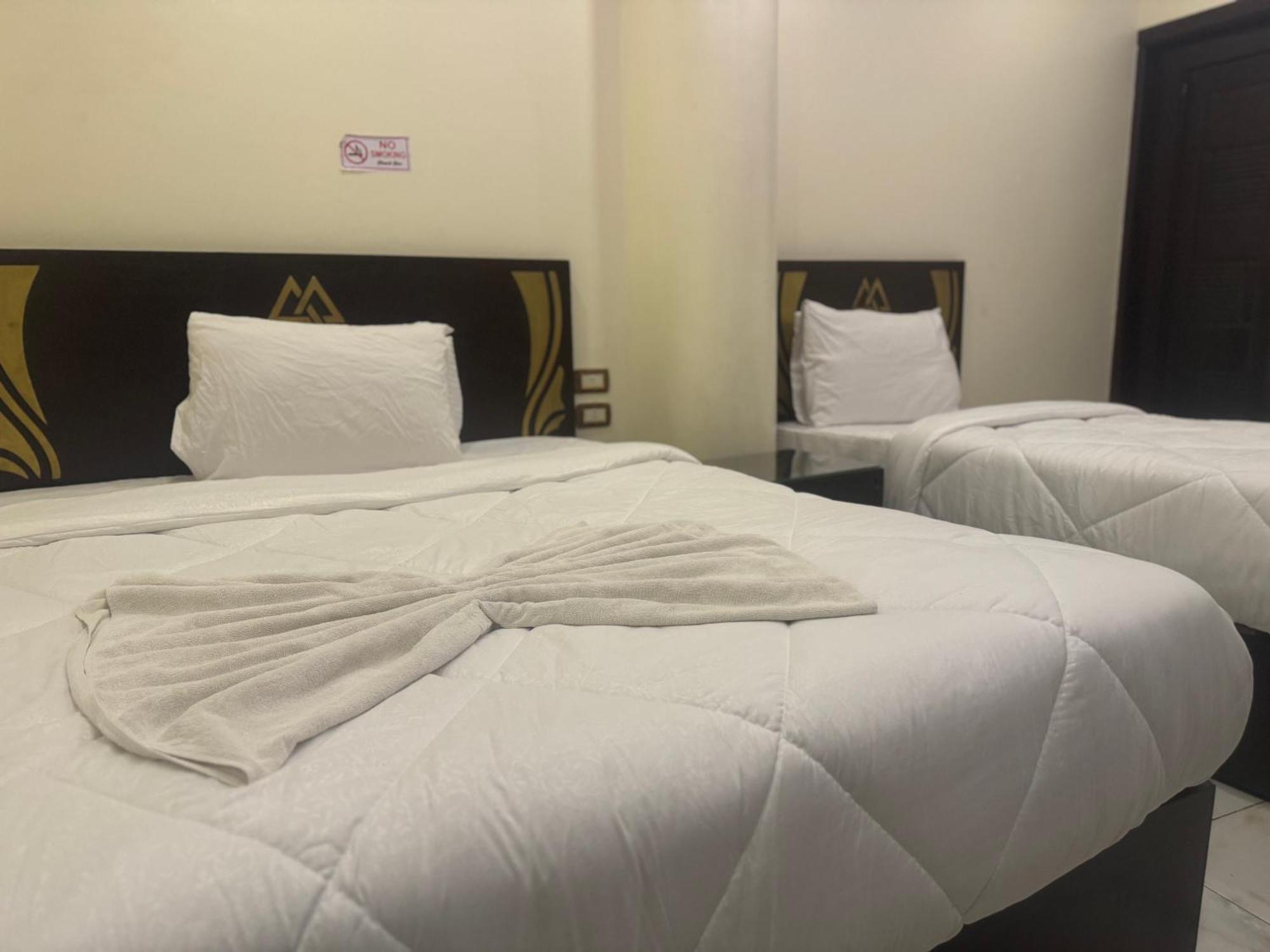Pyramids And Sphinx Hotel Kafret el-Gabal 外观 照片